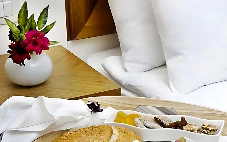 Tugcu Hotel Select