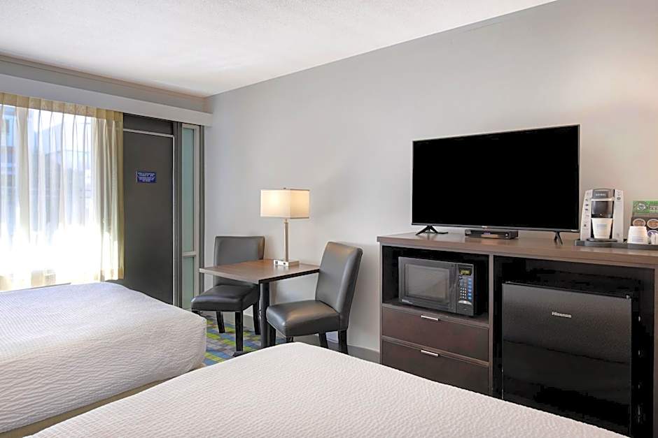 Days Inn by Wyndham Victoria Airport Sidney