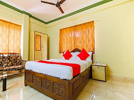 OYO 19831 Crystal Holiday Homes