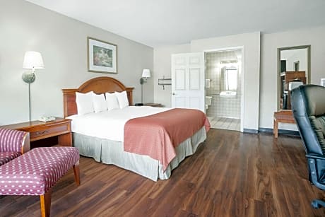 King Room with Bath Tub - Mobility Accessible/Non-Smoking
