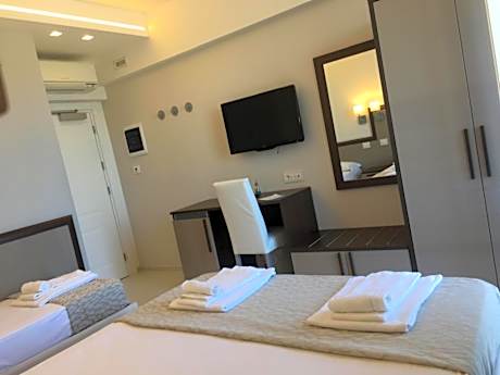 Triple Room with City View