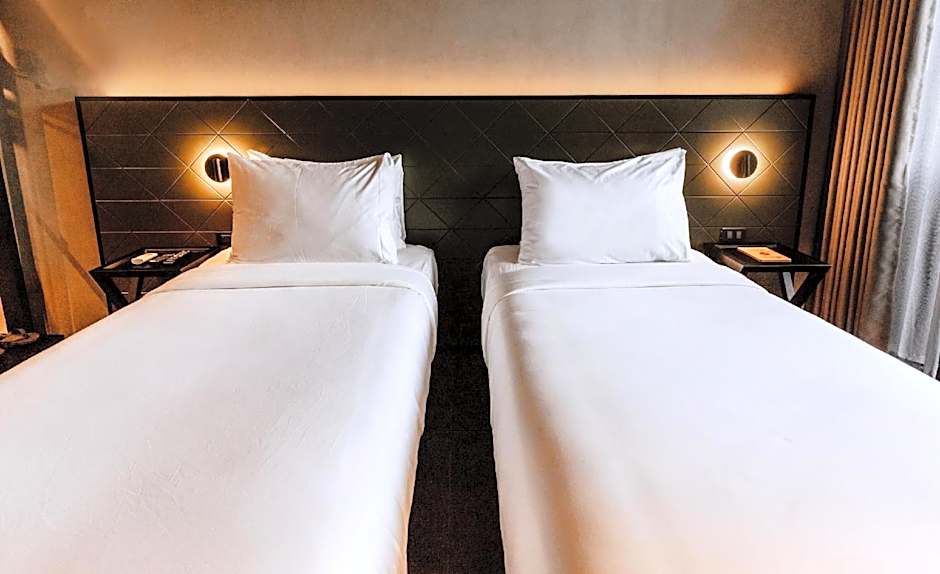 The Funny Lion - El Nido