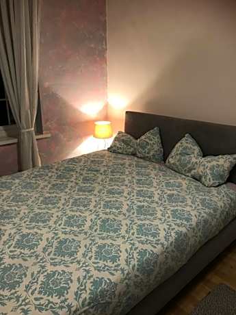 Large double room next to Elisabeth Line