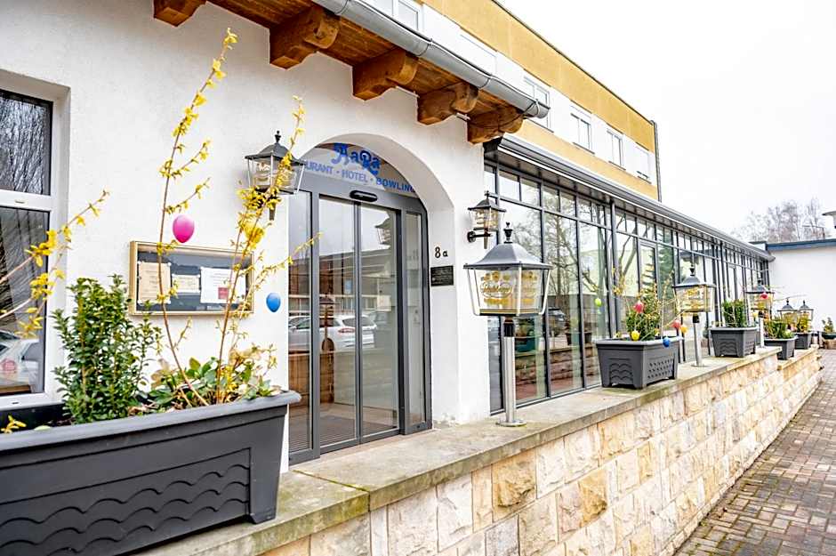 Zdjęcie 1 z 50 — AaRa Hotel
