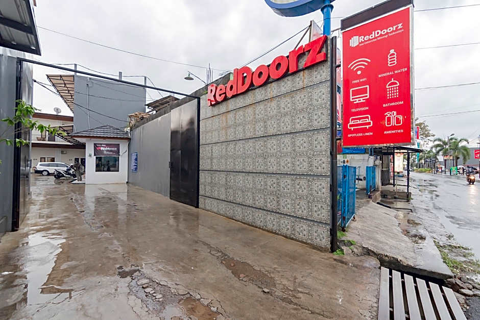 RedDoorz near Universitas Siliwangi Tasikmalaya