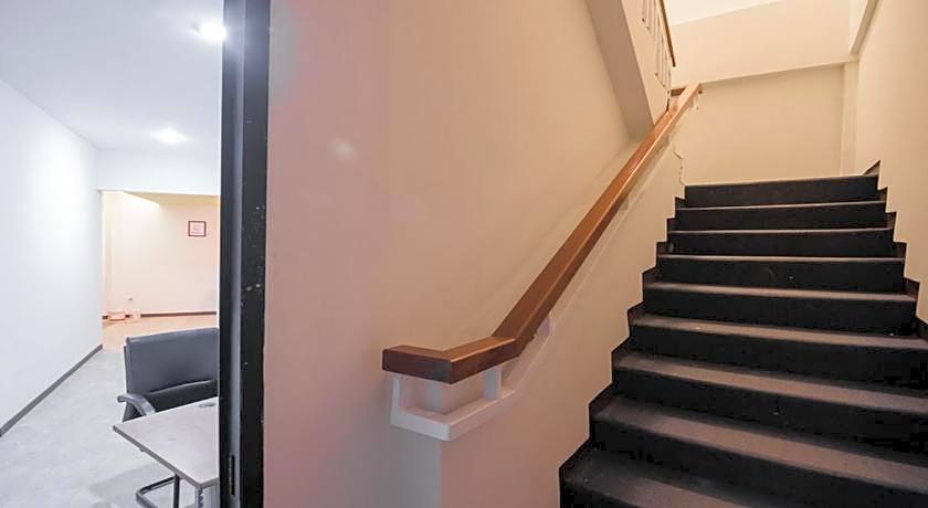 RedDoorz near ITC Mangga Dua