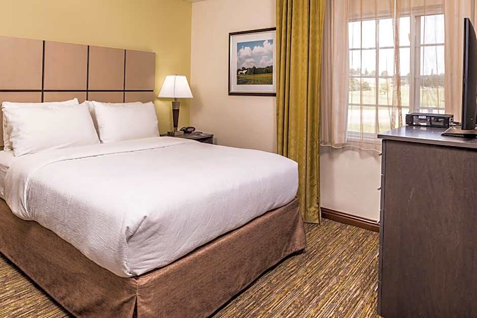 Candlewood Suites Topeka Hotel By IHG