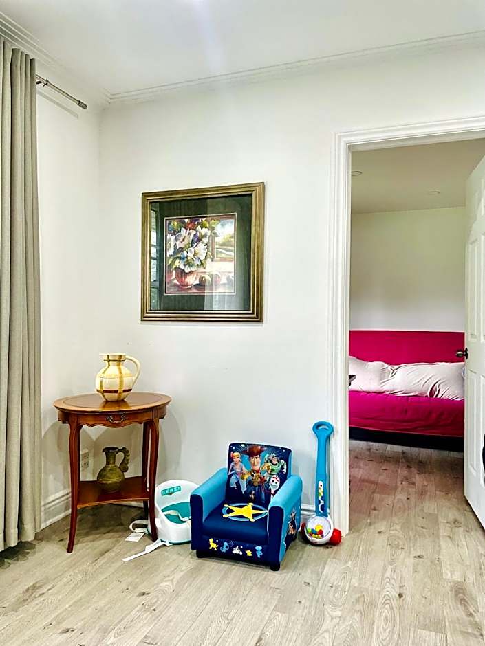 Vacation house Entire floor Kids yard walk 2 subway