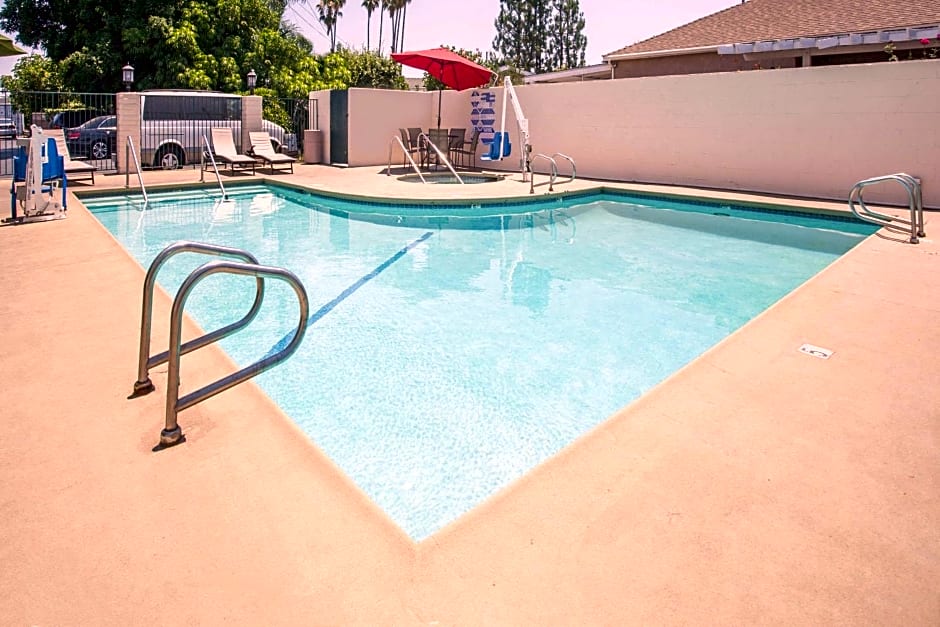 Days Inn by Wyndham Anaheim Near the Park