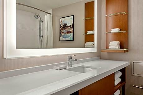 Bridal, Suite, 1 King, Sofa Bed, Courtyard View