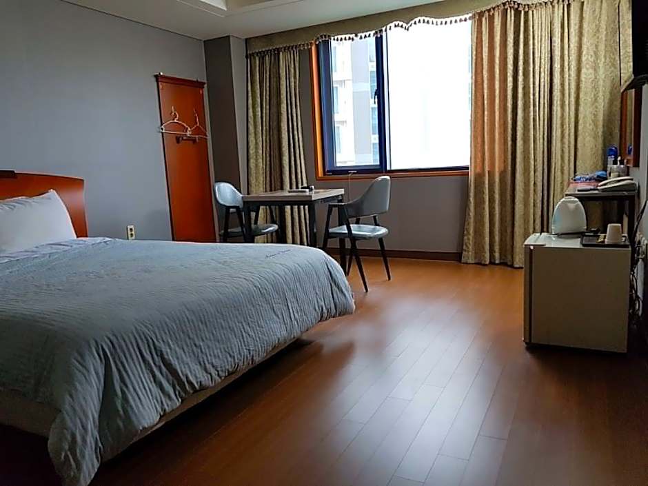 Seongsanpo Sky Hotel