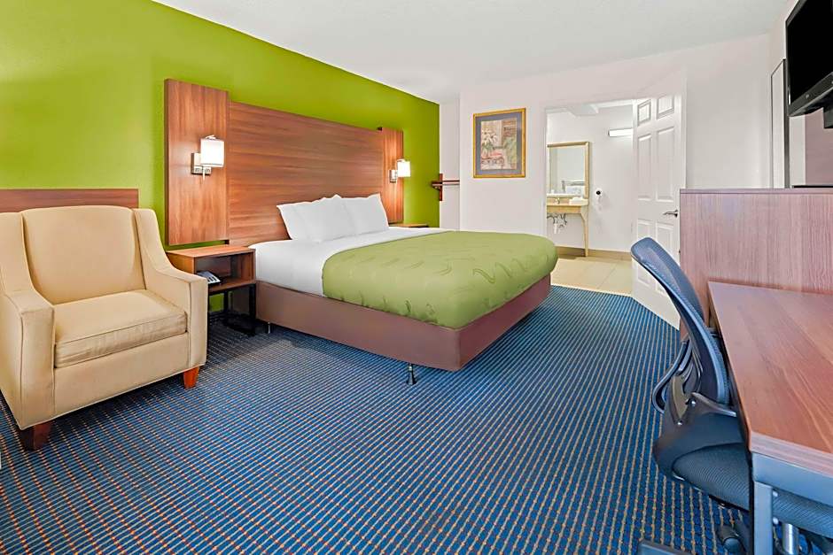 Photo 1 of 7 of 1 King Bed, Accessible, Smoking