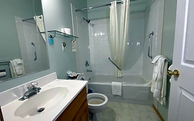 NEWCASTLE COUNTRY INN