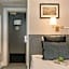 Crystal Plaza Hotel