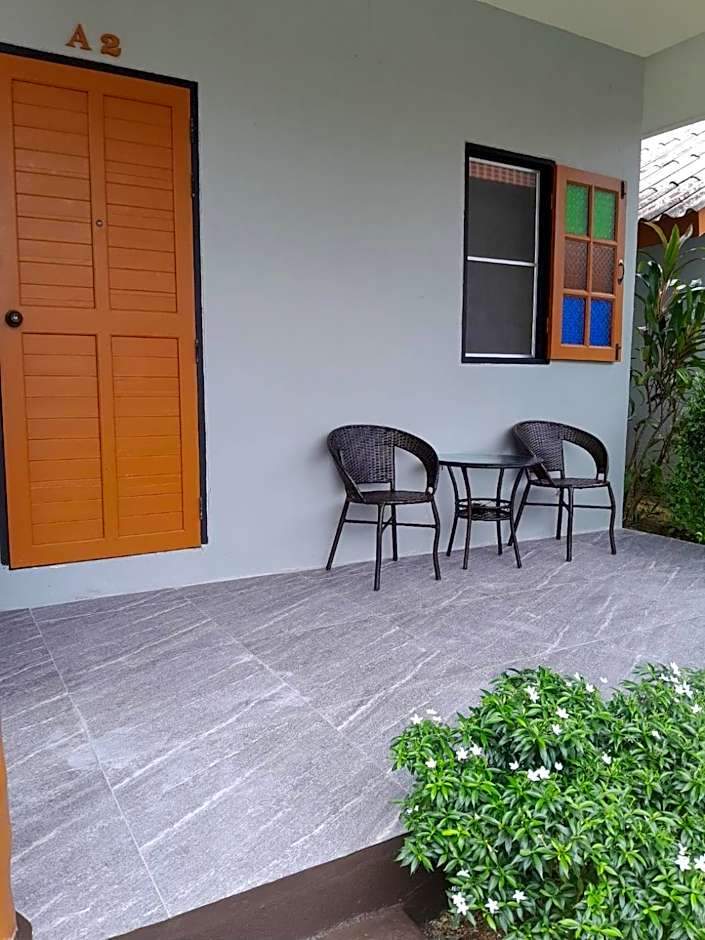 Khaolak Banana Bungalow