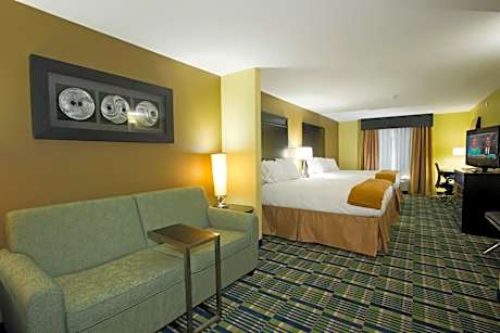 Queen Suite with Two Queen Beds