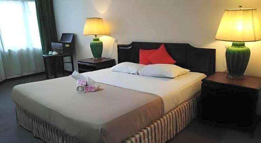 Hotel Centrepoint (Self Check In After 5PM)
