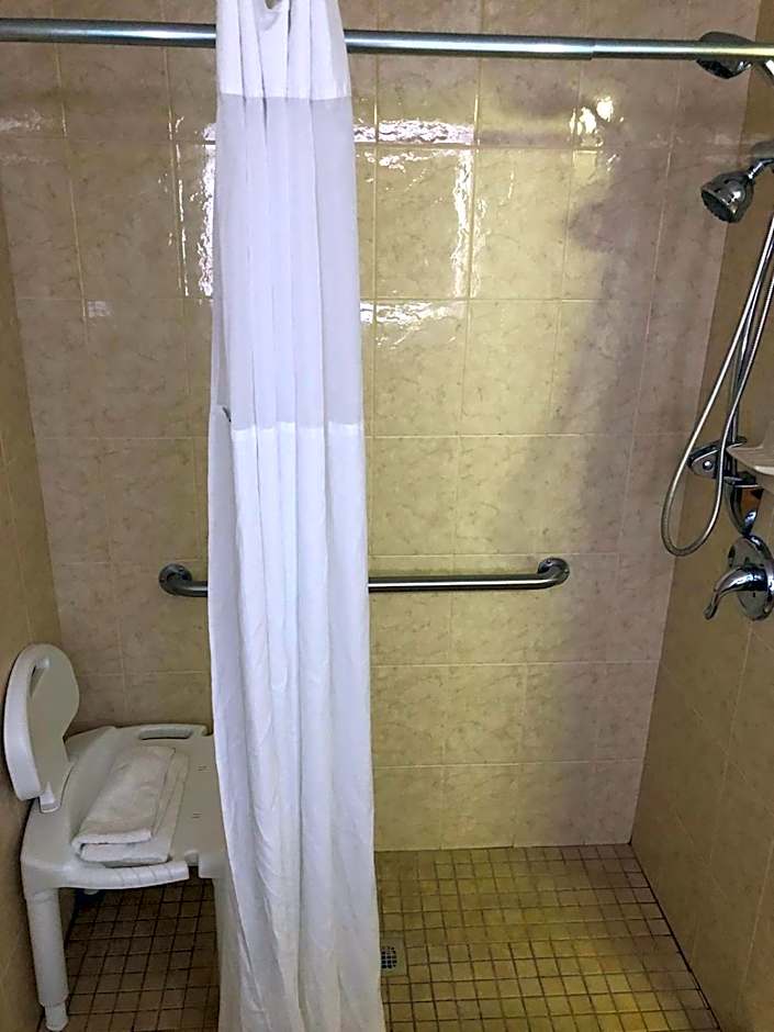 Howard Johnson by Wyndham Winter Haven FL