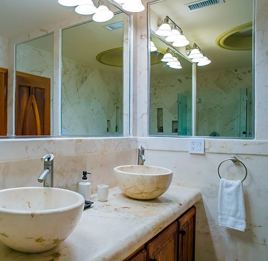 Belizean Cove Estates