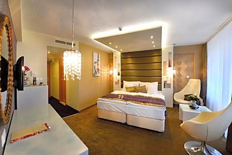 Double Room with Extra Bed (2 Adults + 2 Child)