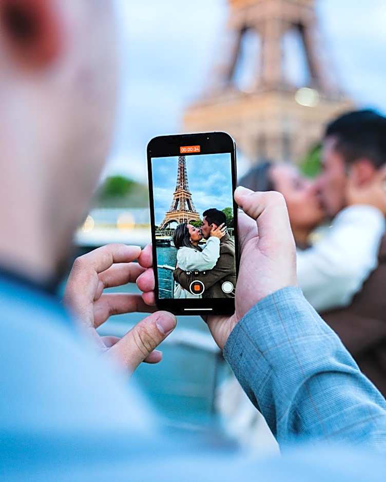 Le VIP Paris - Yacht Hotel