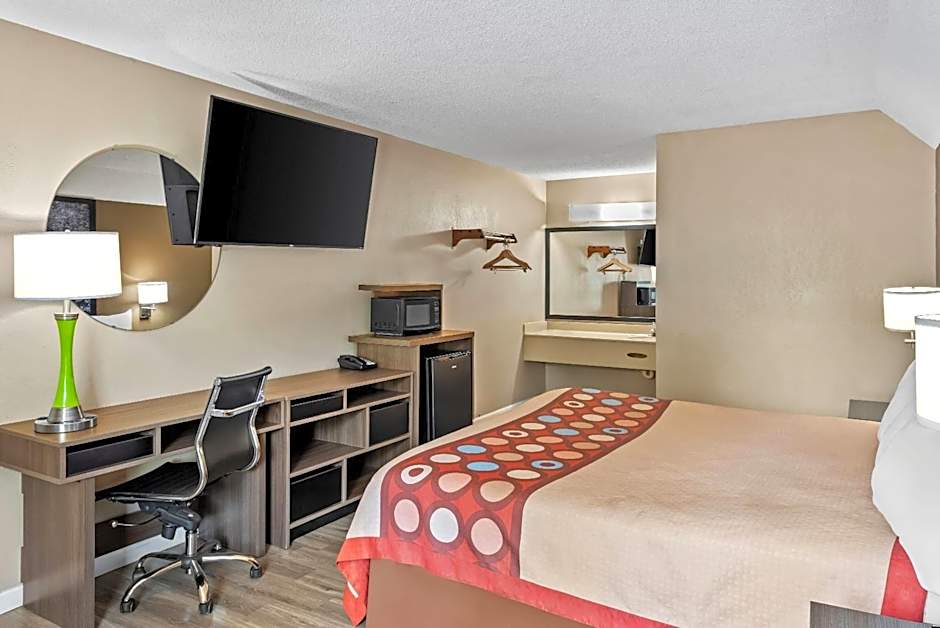 Super 8 by Wyndham Brownsburg