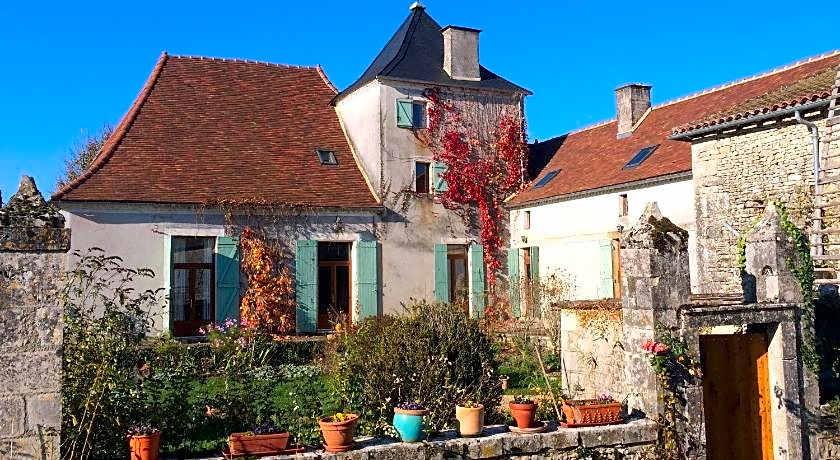 Nature et Piscine au sommet du Perigord