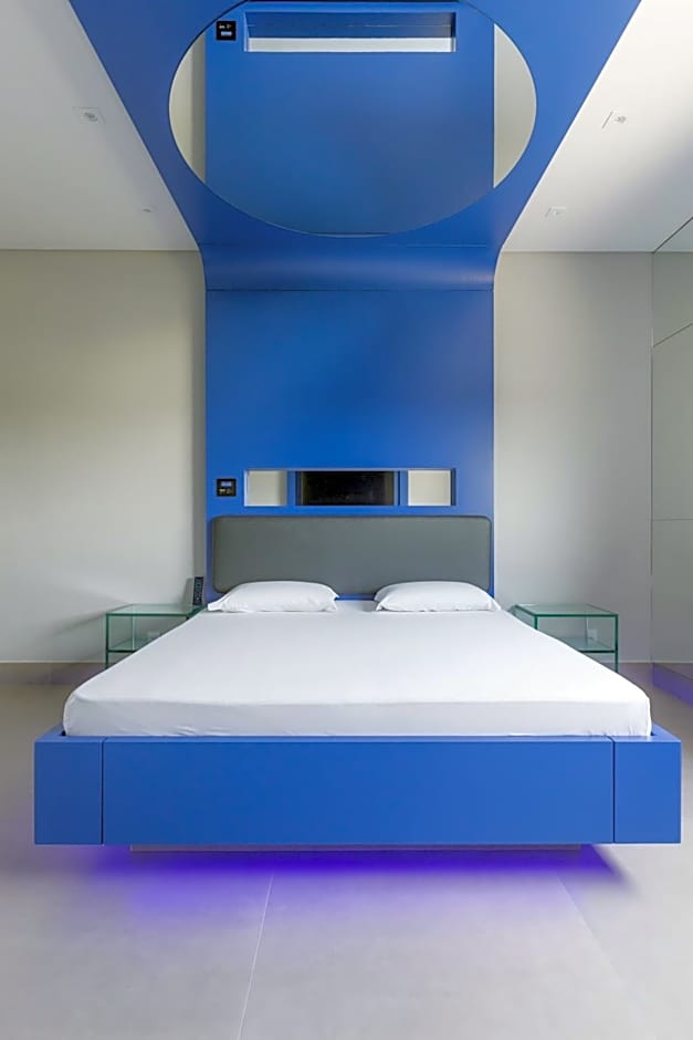 Poeme Motel by Drops