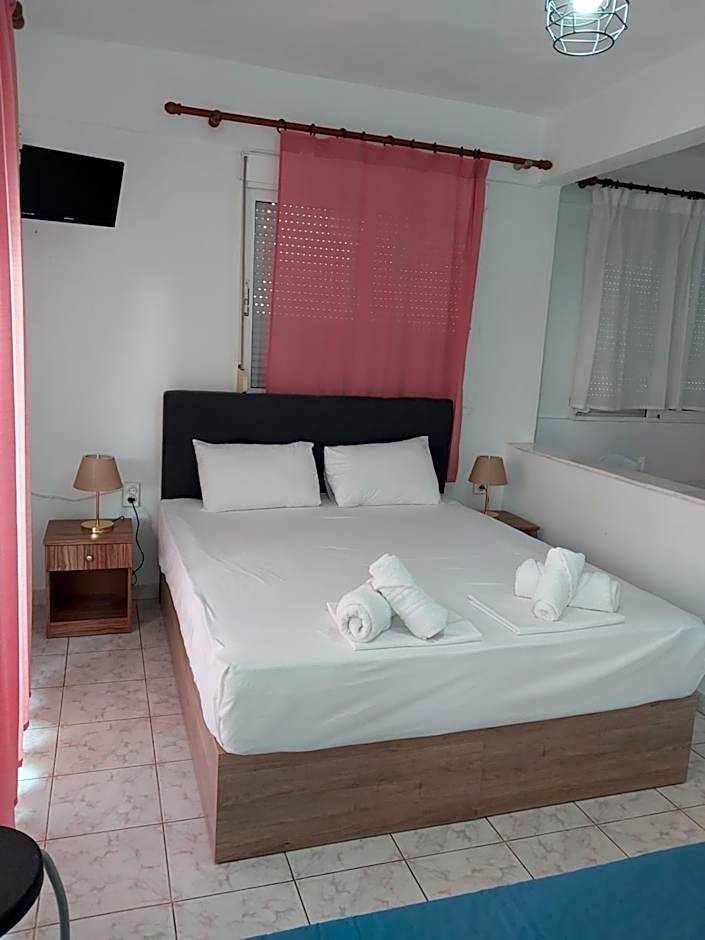 PELEKAN rooms and apartments athina 11