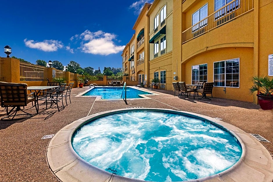 La Quinta by Wyndham Livingston