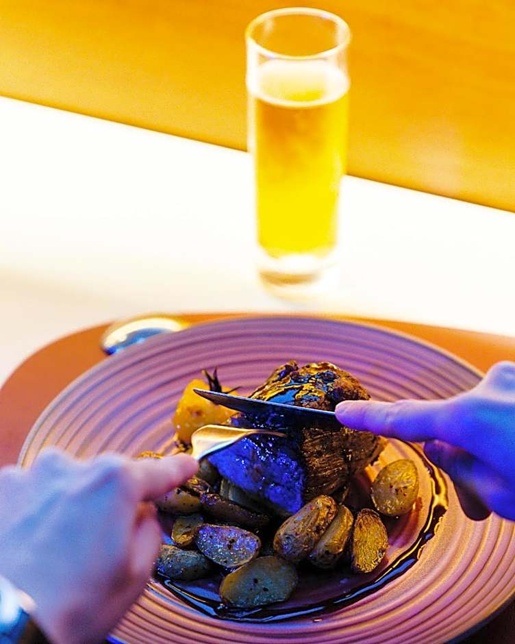 Le VIP Paris - Yacht Hotel