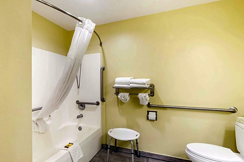 Best Western Plus Brunswick Inn & Suites