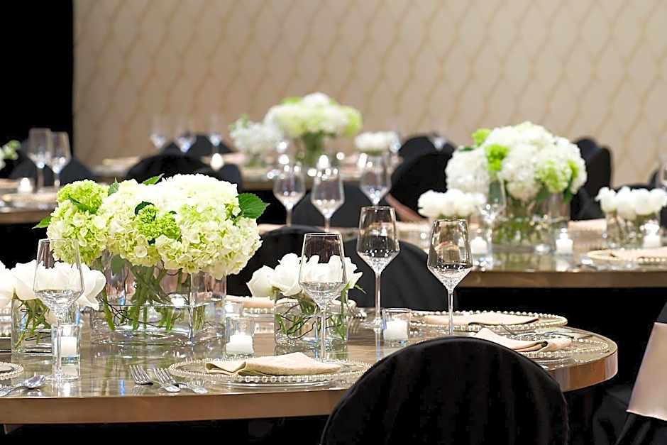 Sheraton Minneapolis West Hotel