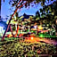 Tropinest bungalows & hostel