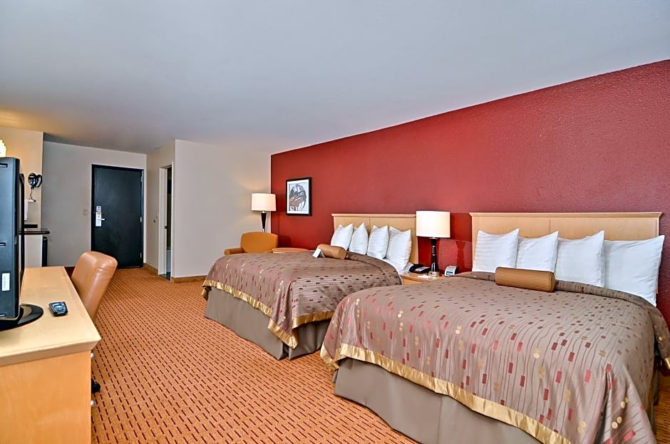 Clackamas Inn and Suites