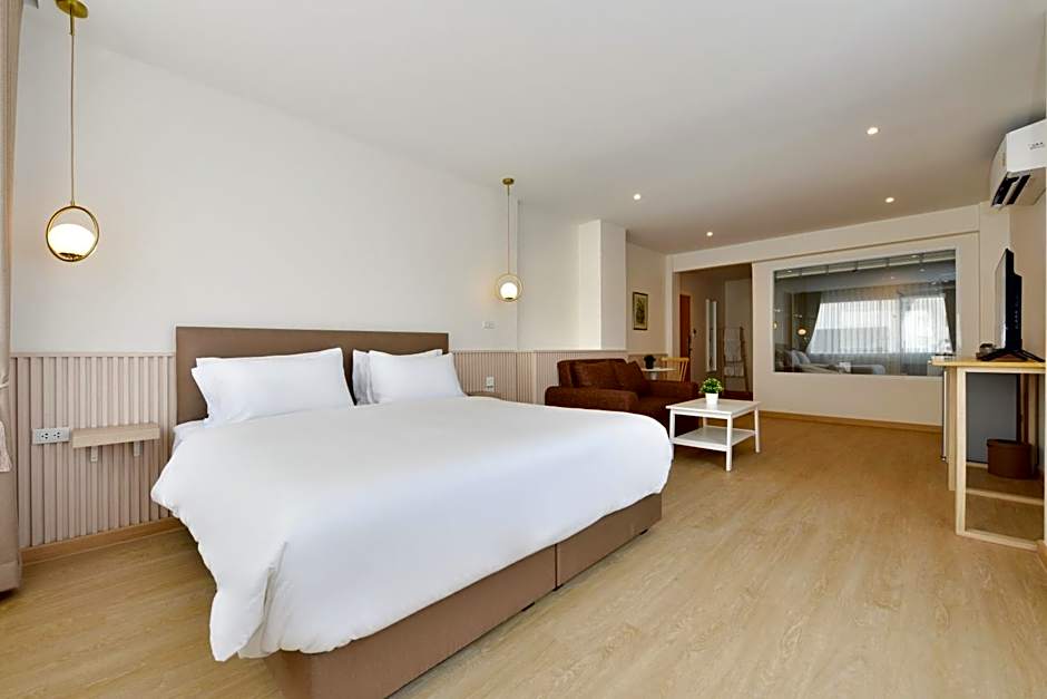 Ratchathewi Hyde Away