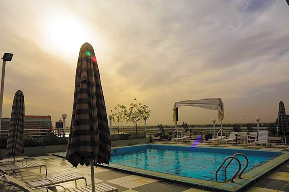 New Pola Hotel