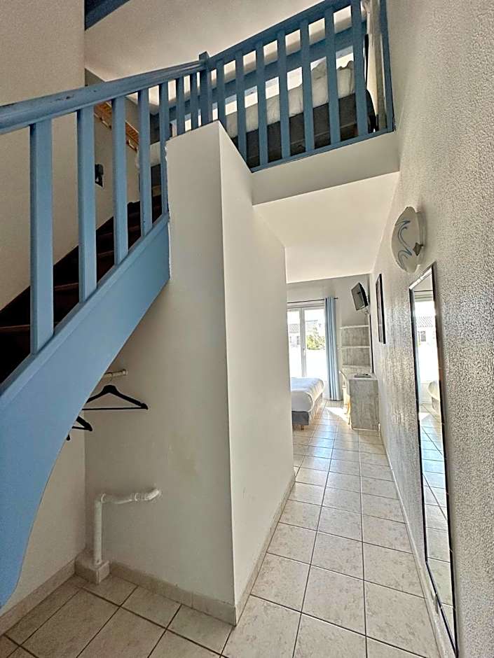 Hotel Les Palmiers En Camargue