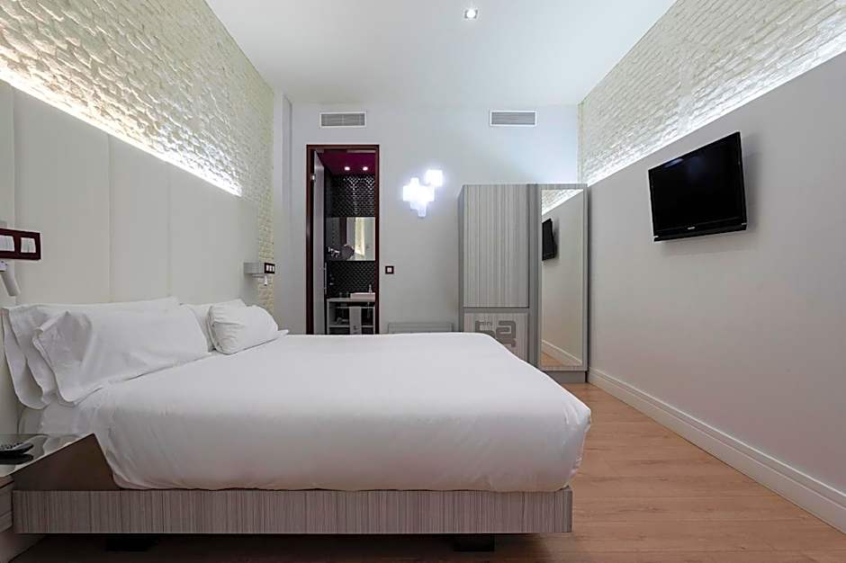 Petit Palace Lealtad Plaza