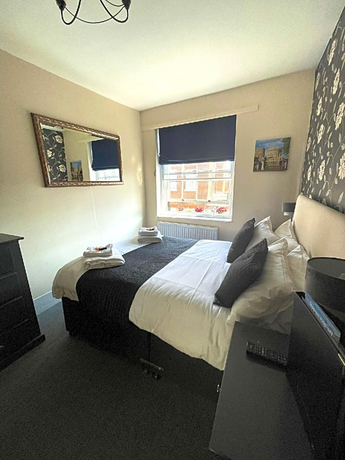 The Crown And Cushion