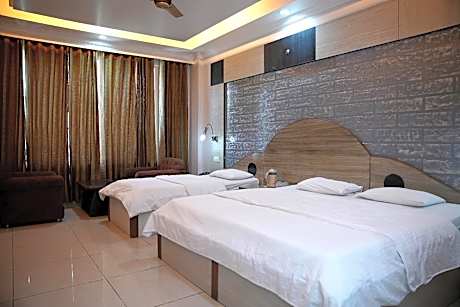 Triple Bed Room With Air Conditioning