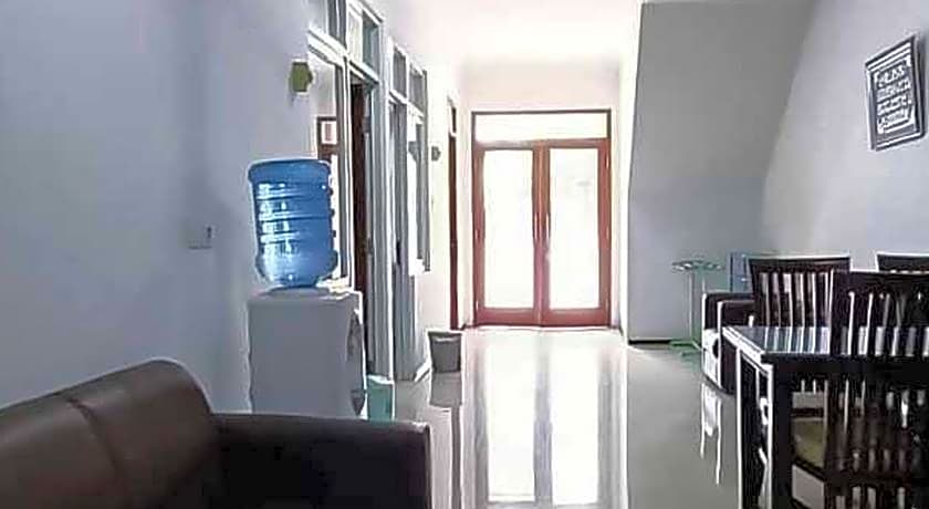 Aimer Guest House Syariah Mitra RedDoorz