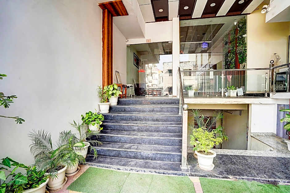 Hotel SV Grand Varanasi – Varanasi, VA