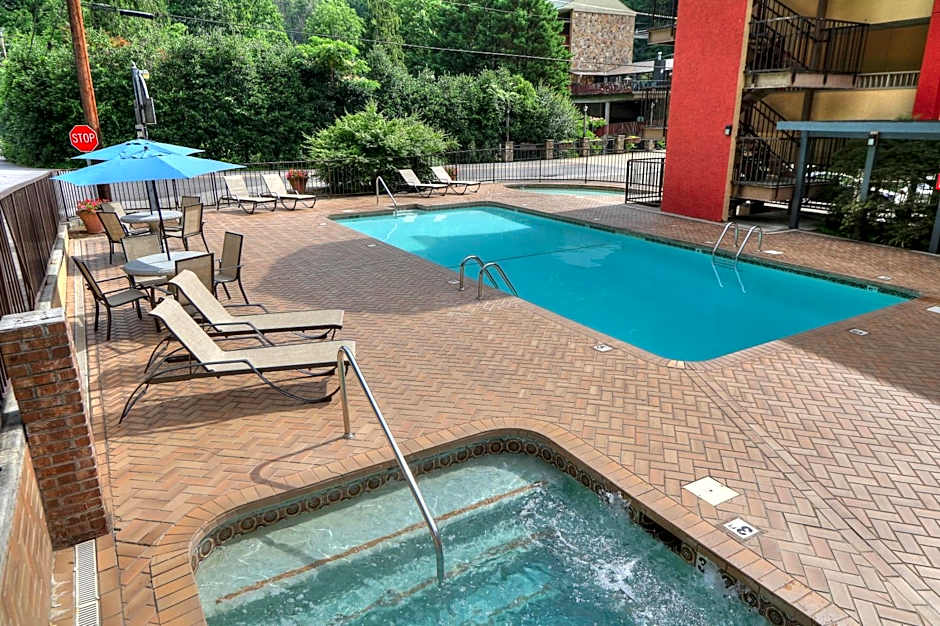 Gatlinburg River Inn