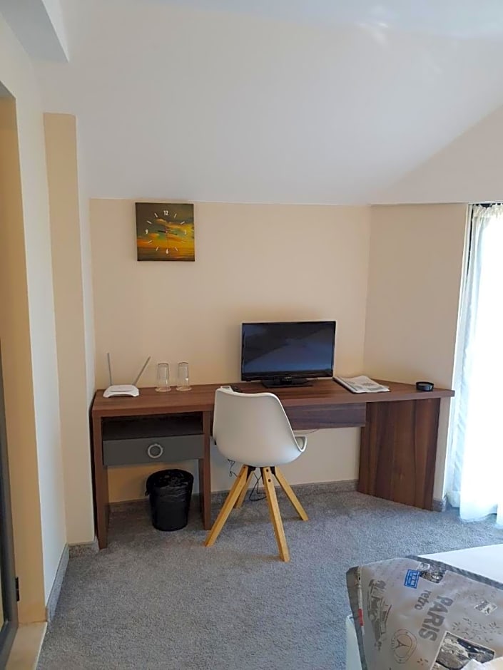 Family Hotel Novel City