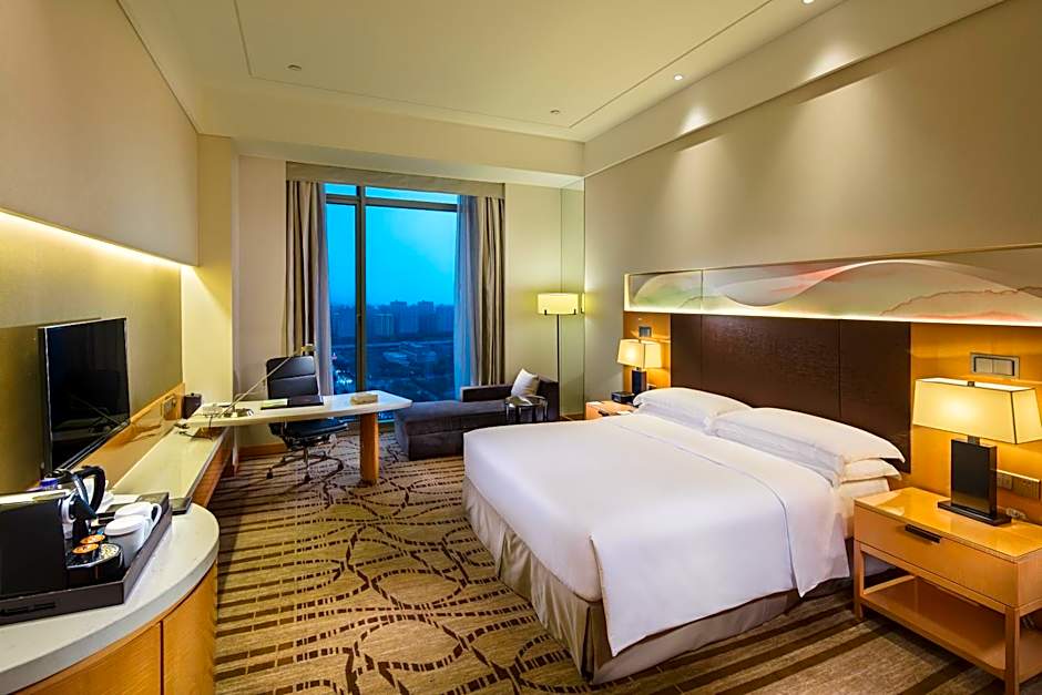 Photo 1 of 4 of Executive 1 King Bed
