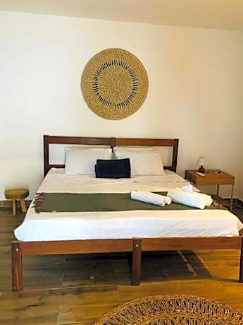 Deluxe Queen Suite