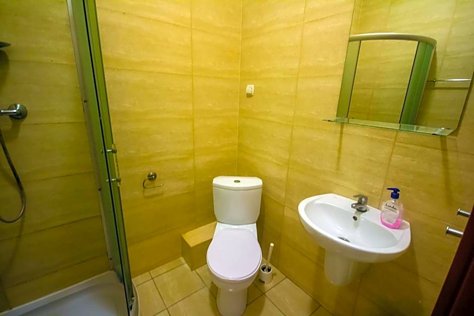 Double Room with Private Bathroom — 4 fotoğraftan 1. fotoğraf