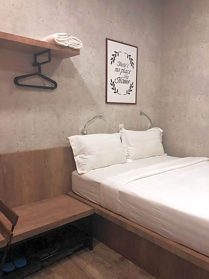 Foto 1 de 5 de 1 Queen Bed