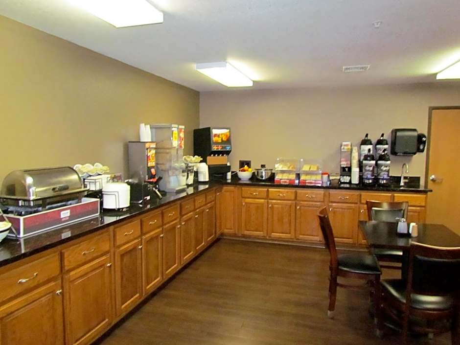 Oak Hill Inn & Suites